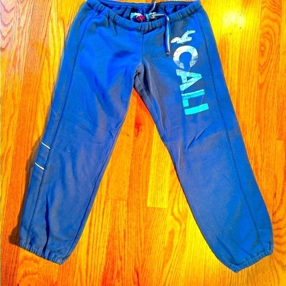 Hollister Ladies Capri Sweatpants with Drawstring Waist | Cali Logo🤩 - Picture 7 of 9